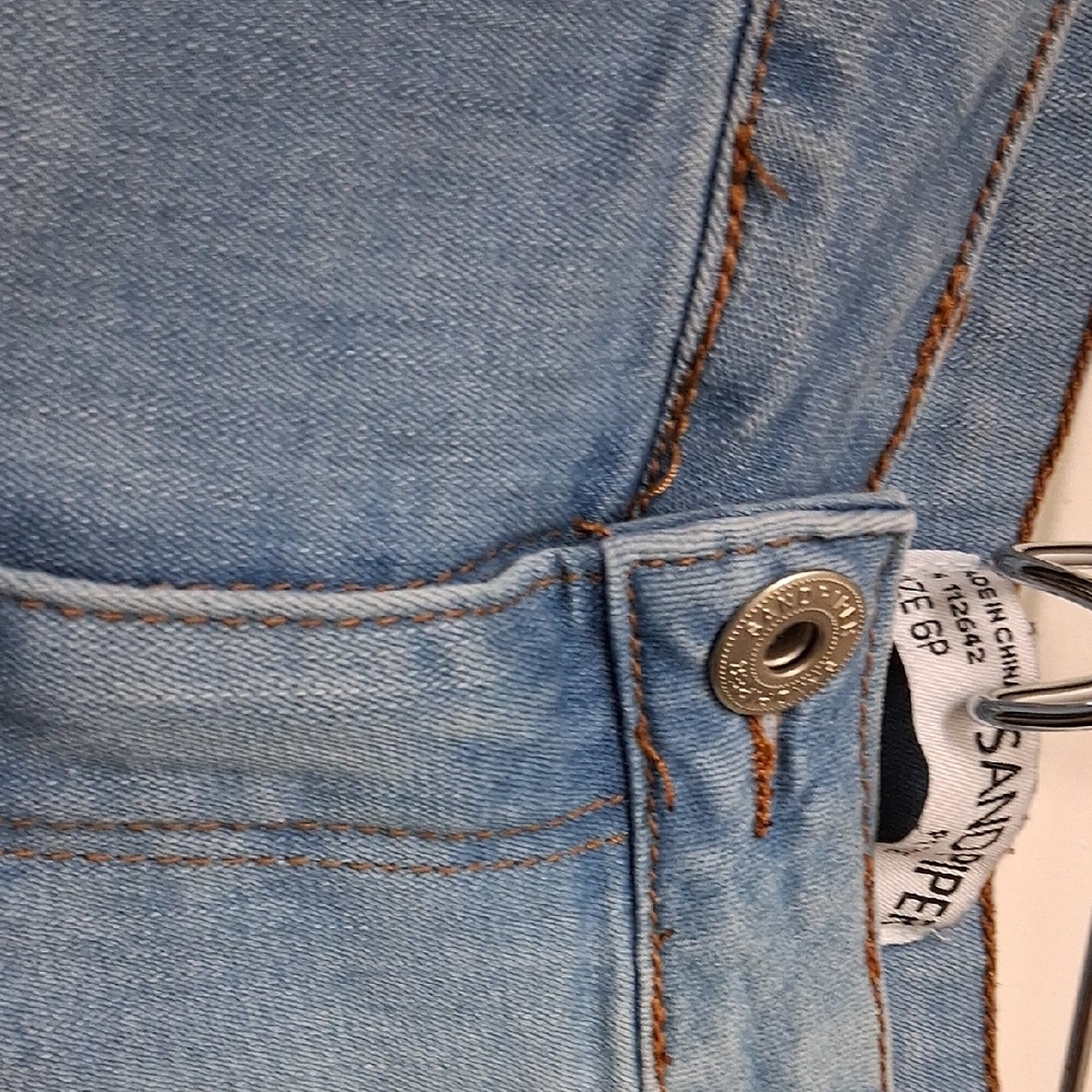 Embroidered Light Denim Caprus, Size 6 Petite - Picture 4 of 11